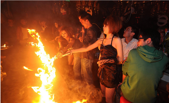 光影交織的時(shí)代傳奇，彌漫之夜2025最新款重磅發(fā)布