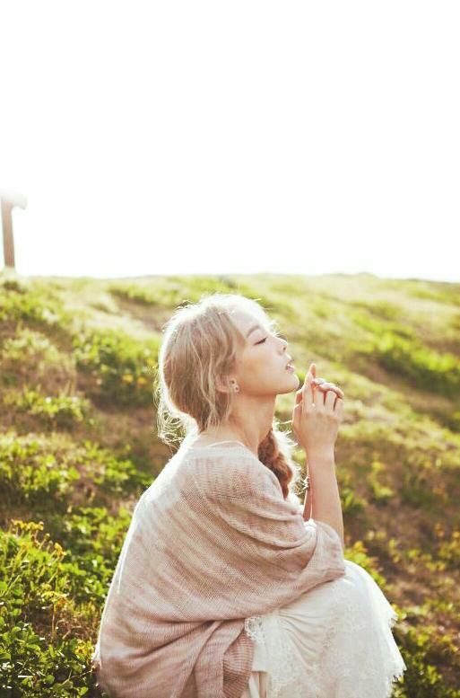 金泰妍最新專輯圖片揭秘，小巷深處的音樂寶藏與獨(dú)特風(fēng)情