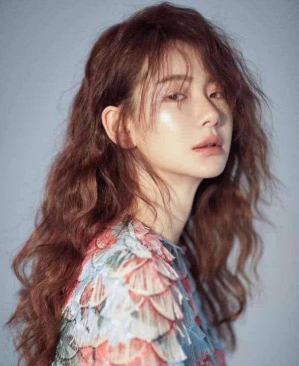 2025明星最新發(fā)型，潮流變遷與時尚影響力揭秘