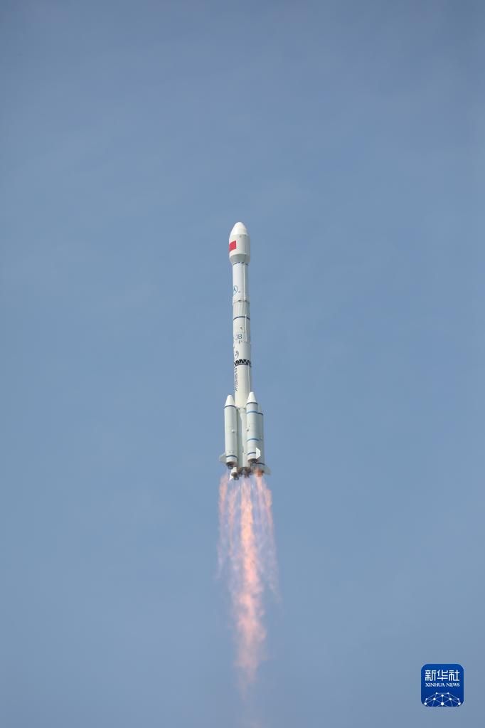 我國(guó)最新火箭發(fā)射，夢(mèng)想起航，直刺蒼穹
