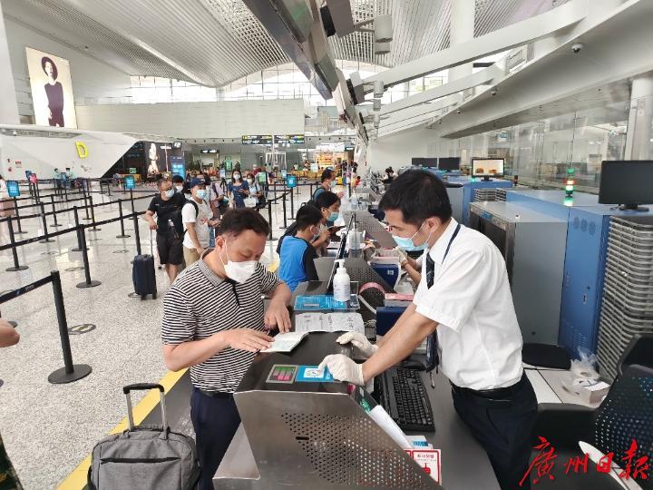 臺風帕卡最新路徑及巷弄中的神秘饕餮之旅