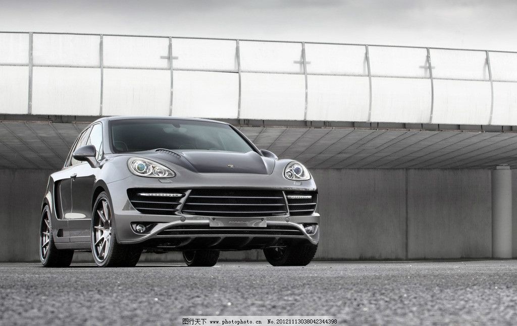 保時捷越野車最新圖片揭秘，小巷深處的探索秘境