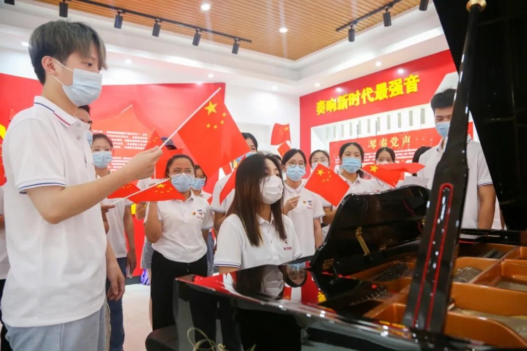 2025最新網(wǎng)絡(luò)紅歌，學(xué)習(xí)變化，自信成就未來，唱響勵(lì)志之歌的時(shí)代旋律