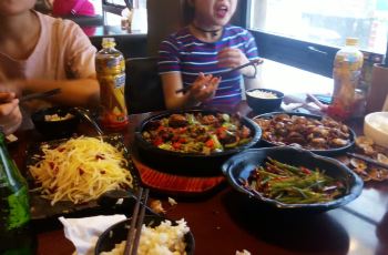 最新石鍋菜主題餐廳，勵(lì)志美食盛宴，融合自信、成就與味蕾享受