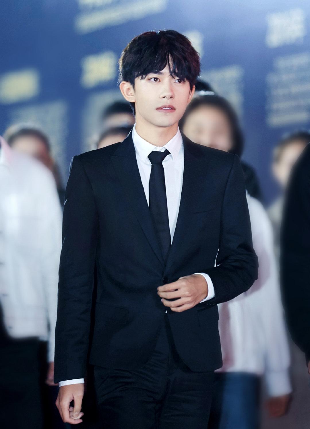 易烊千璽最新資訊，獲取最新動(dòng)態(tài)與技能學(xué)習(xí)的方法全解析