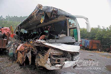 大客車車禍最新動態(tài)，事故原因、救援進展及預防措施全解析